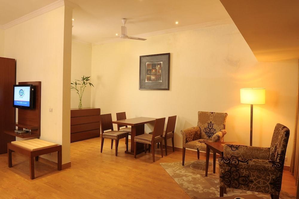 Hotel Ahuja Residency Sunder Nagar Neu-Delhi Exterior foto