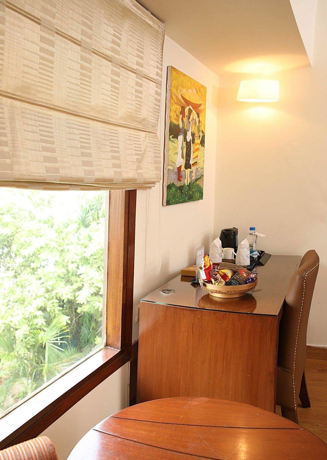Hotel Ahuja Residency Sunder Nagar Neu-Delhi Exterior foto