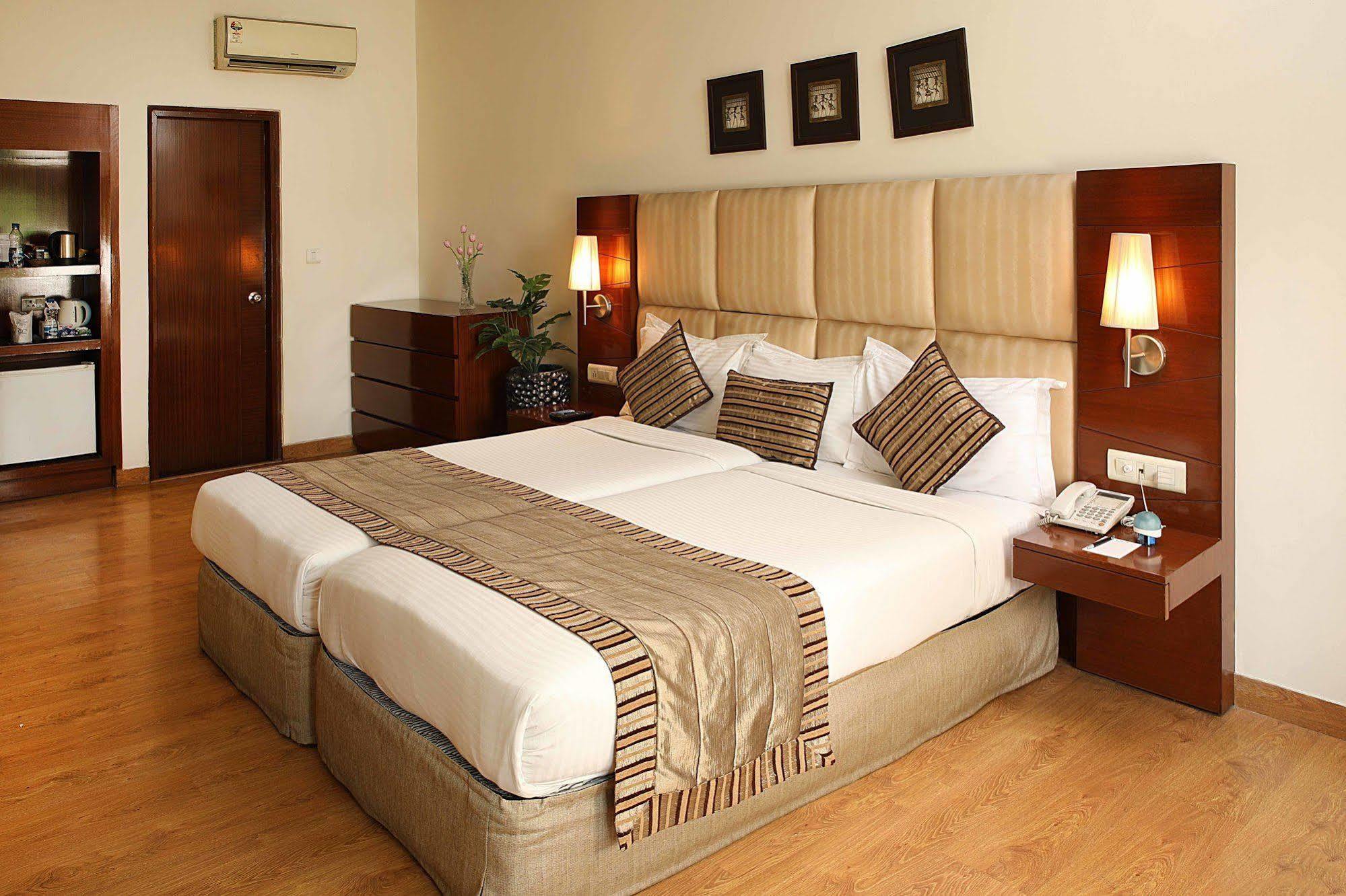 Hotel Ahuja Residency Sunder Nagar Neu-Delhi Exterior foto