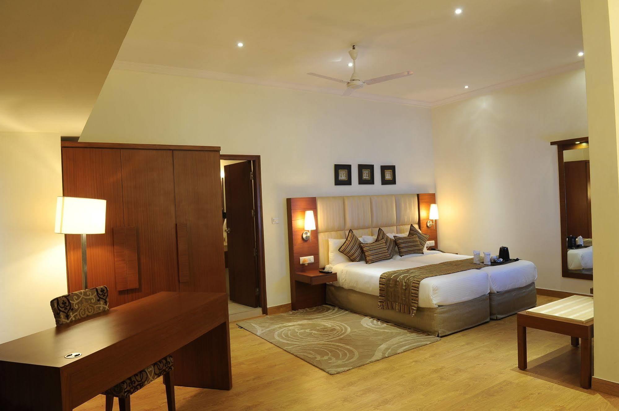 Hotel Ahuja Residency Sunder Nagar Neu-Delhi Exterior foto