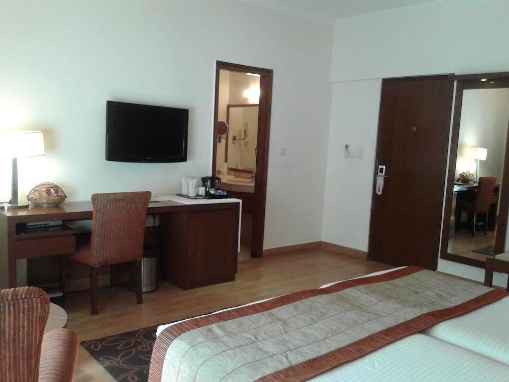 Hotel Ahuja Residency Sunder Nagar Neu-Delhi Exterior foto
