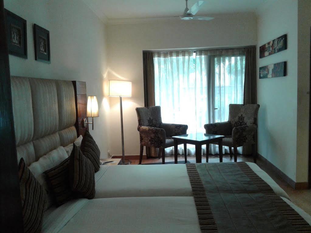 Hotel Ahuja Residency Sunder Nagar Neu-Delhi Exterior foto