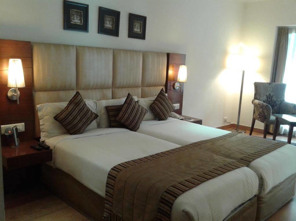Hotel Ahuja Residency Sunder Nagar Neu-Delhi Exterior foto