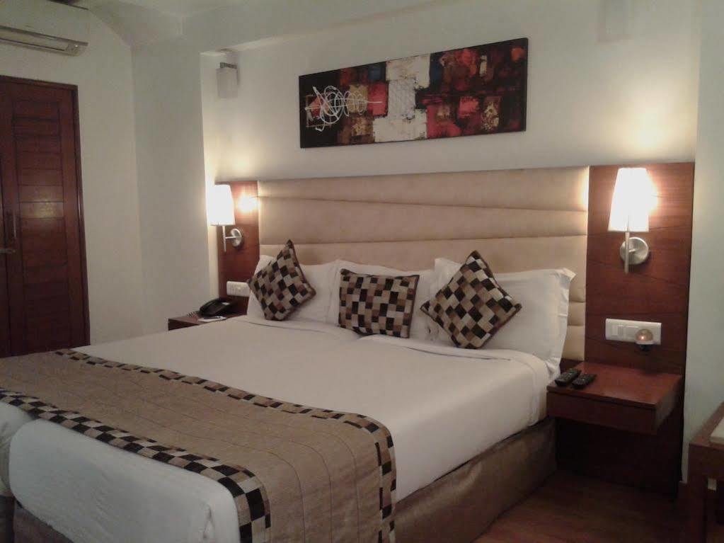 Hotel Ahuja Residency Sunder Nagar Neu-Delhi Exterior foto