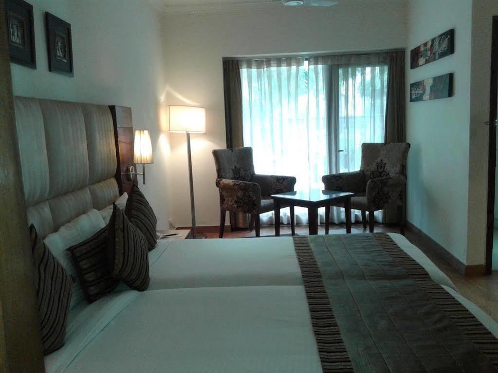 Hotel Ahuja Residency Sunder Nagar Neu-Delhi Exterior foto