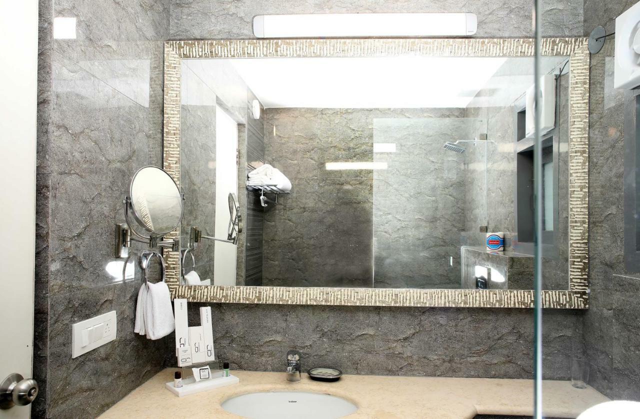 Hotel Ahuja Residency Sunder Nagar Neu-Delhi Exterior foto
