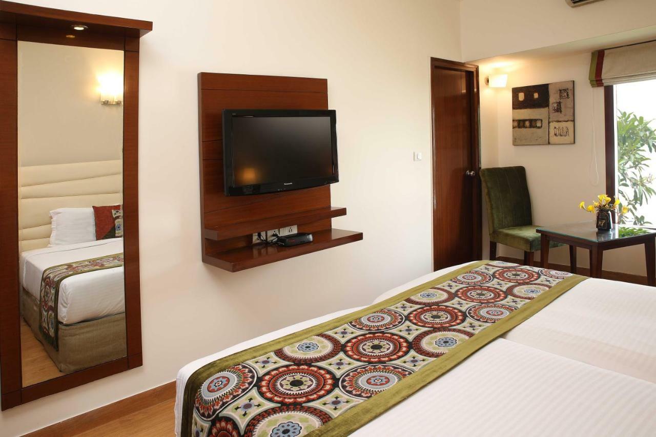 Hotel Ahuja Residency Sunder Nagar Neu-Delhi Exterior foto