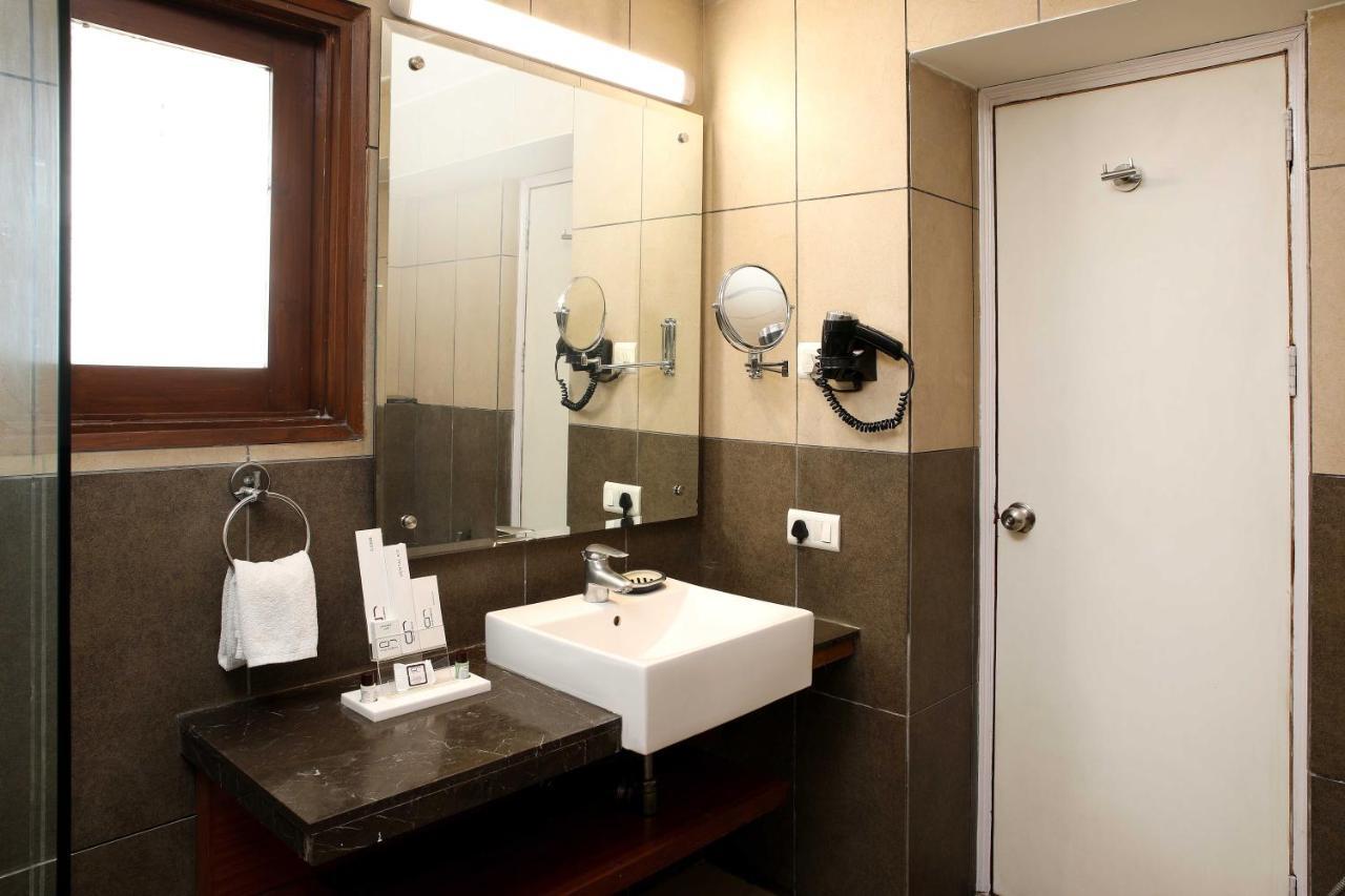 Hotel Ahuja Residency Sunder Nagar Neu-Delhi Exterior foto