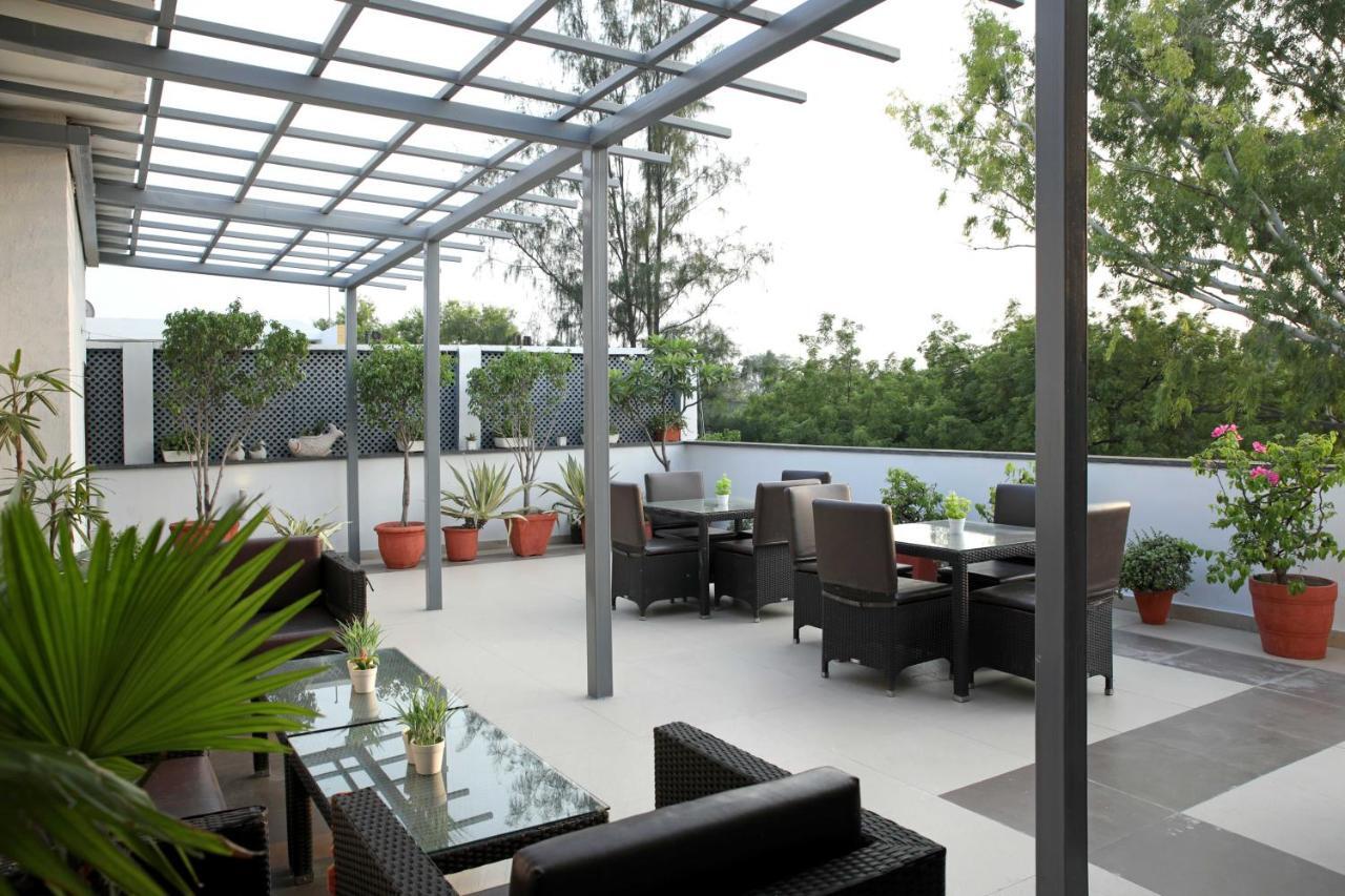 Hotel Ahuja Residency Sunder Nagar Neu-Delhi Exterior foto